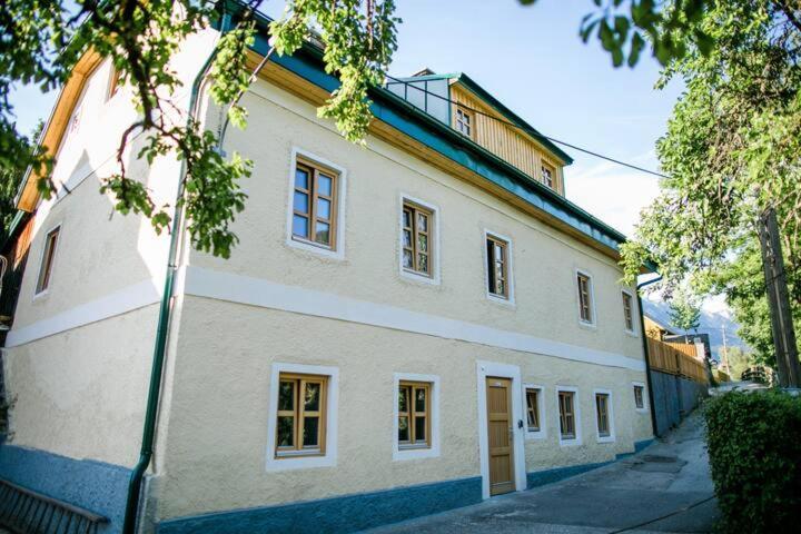 Apartment Aussee- Beletage Salzherrenhof- Kueche, Wlan, Netflix Bad Aussee Bagian luar foto