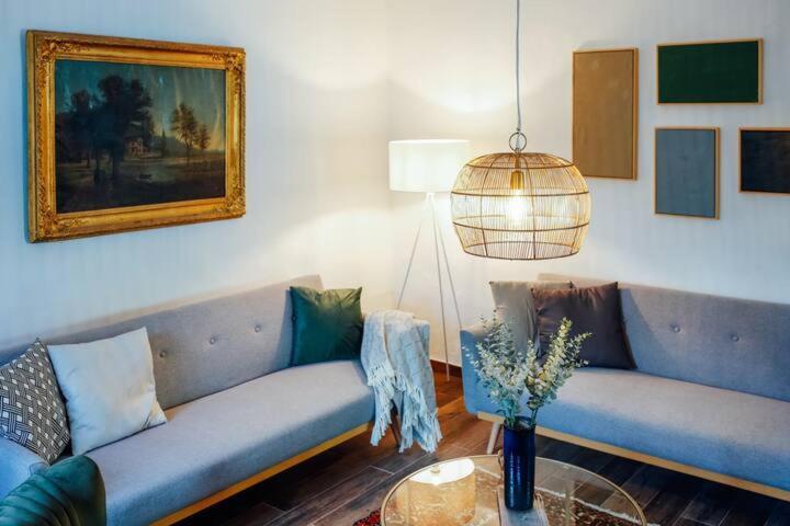 Apartment Aussee- Beletage Salzherrenhof- Kueche, Wlan, Netflix Bad Aussee Bagian luar foto