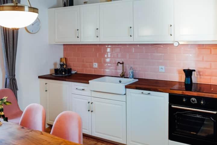Apartment Aussee- Beletage Salzherrenhof- Kueche, Wlan, Netflix Bad Aussee Bagian luar foto