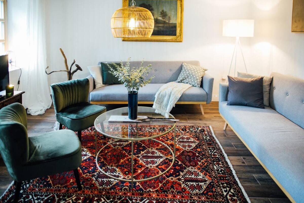 Apartment Aussee- Beletage Salzherrenhof- Kueche, Wlan, Netflix Bad Aussee Bagian luar foto